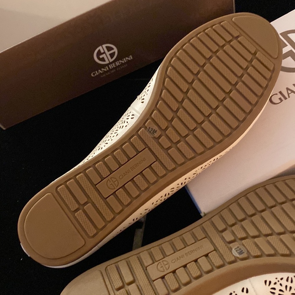 Nib Giani Bernini Flat Memory Foam Shoes. - image 4